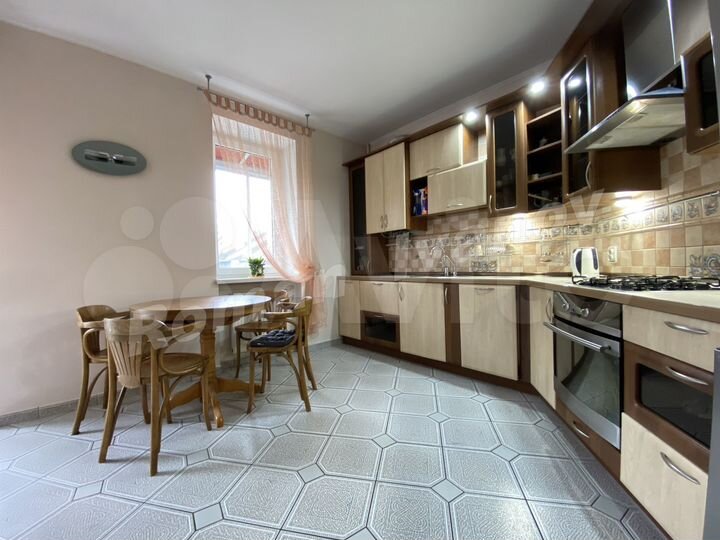 3-к. квартира, 109 м², 3/4 эт.