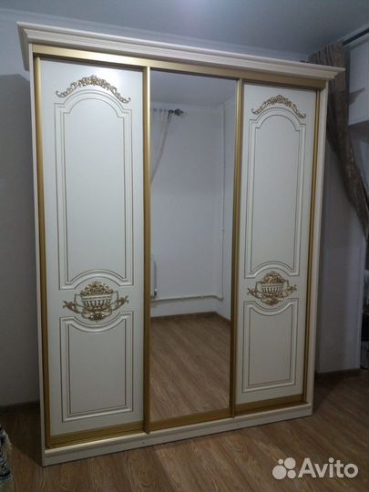 Шкаф