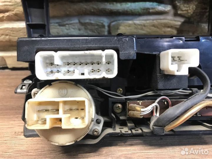 Накладка на торпедо Toyota Sprinter AE100