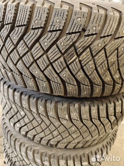 Goodyear Ultra Grip Ice Arctic 2 215/50 R17