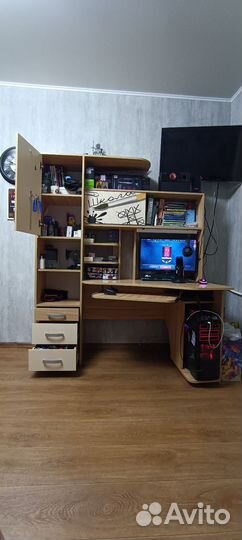 Компьютерный стол