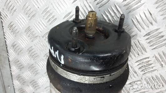 Стойка передняя правая jeep grand cherokee WK2 (MM