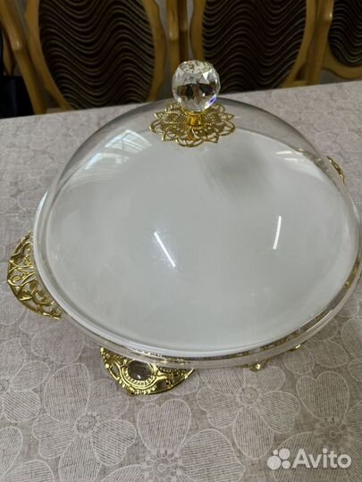 Блюдо с крышкой для пирогов