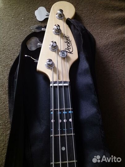 Басс гитара 4 струны с комбиком