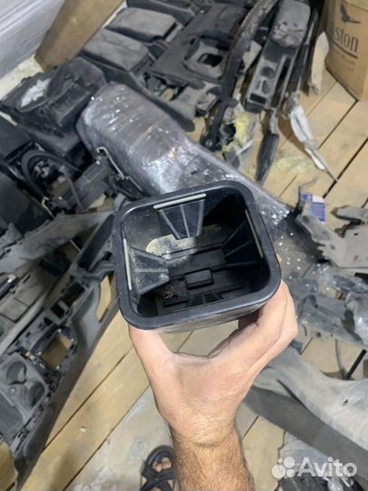 Подстаканник центральной консоли Mercedes w219 cls