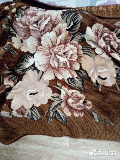 Пледы и покрывало бу