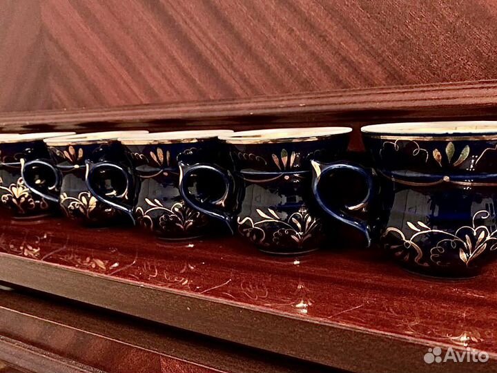 Необычная гжель. Синяя с золотом