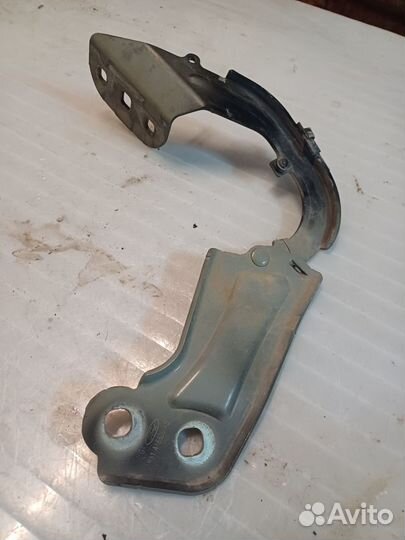 Петля капота правая на Ford Focus 3 2012 г