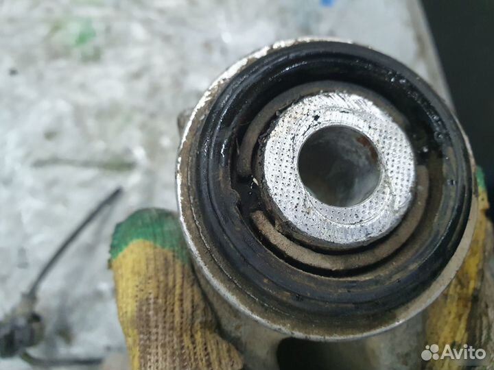 Кулак задний левый Honda Civic 4D