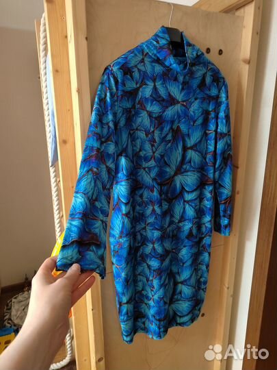 Яркое трикотажное платье-водолазка