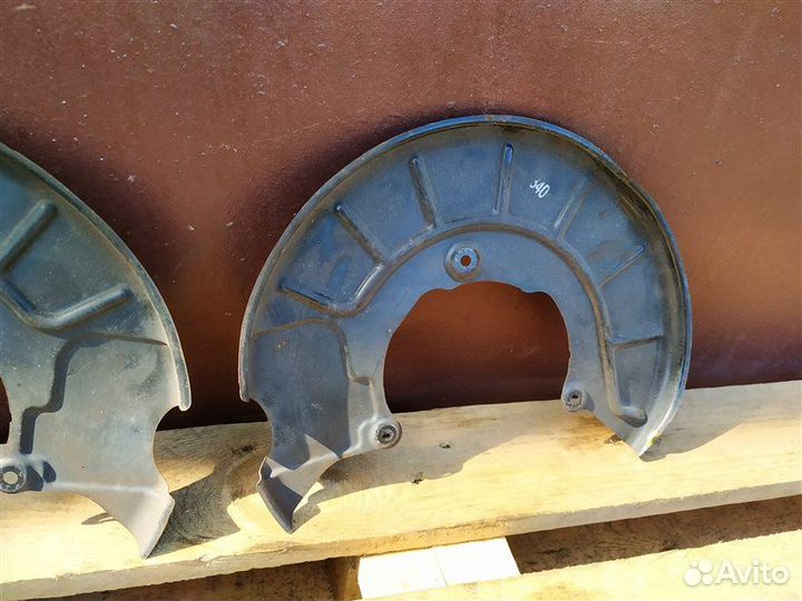 Пыльник тормозного диска передний Volkswagen