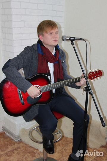 Ведущий,музыкант Сергей Закамалдин