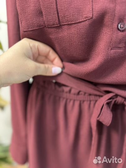 Платье цвета марсала