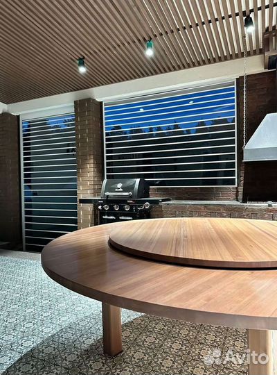 Стол. Мебель для ресторанов