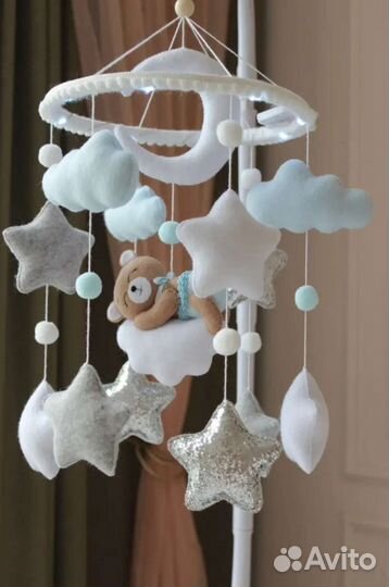 Мобиль на кроватку из фетра