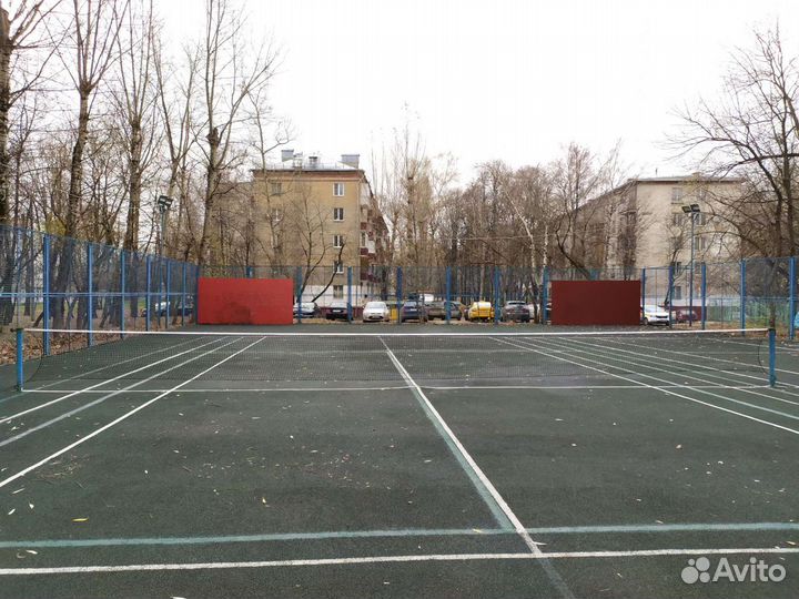 В наличии сетка для большого тенниса с тросом