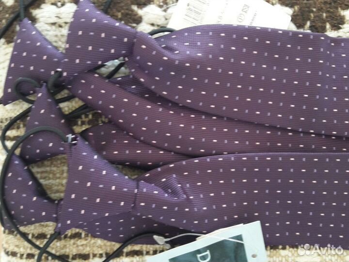 Галстуки новые для школьника и бабочки