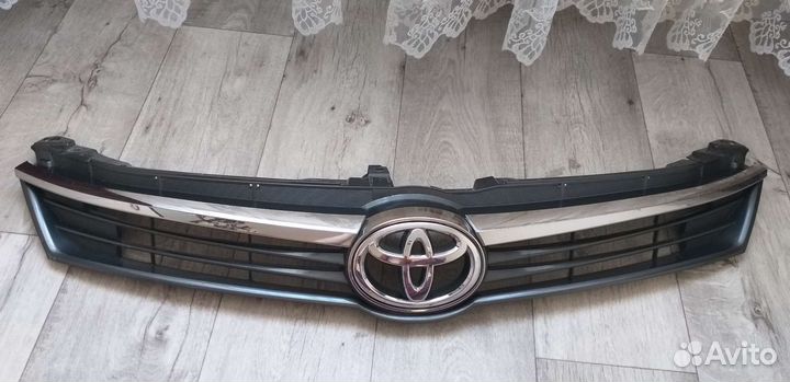 Решетка радиатора на toyota camry 55