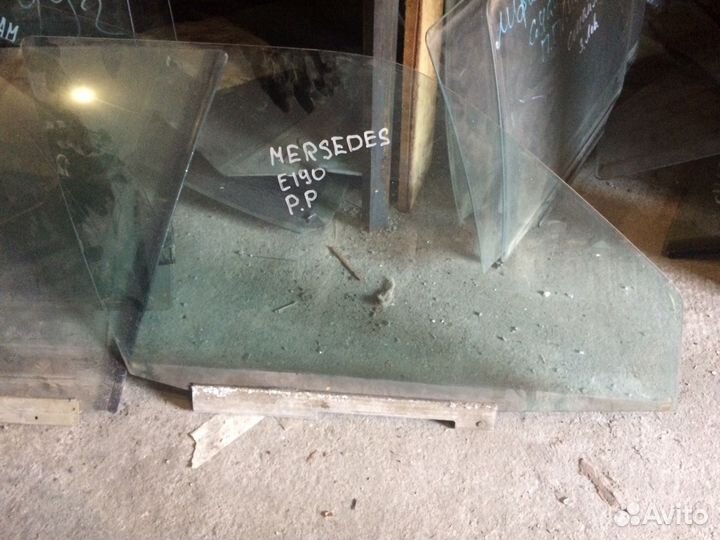 Стекло переднее правое Mercedes 190