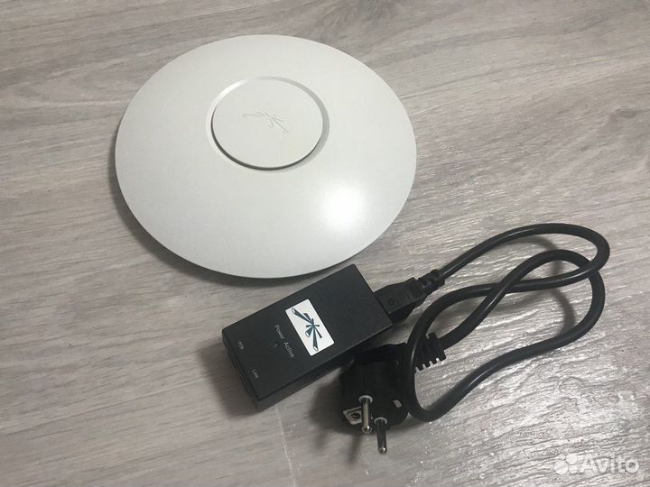 Точка доступа UniFi AP