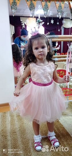 Платье на девочку 4-5 лет праздничное