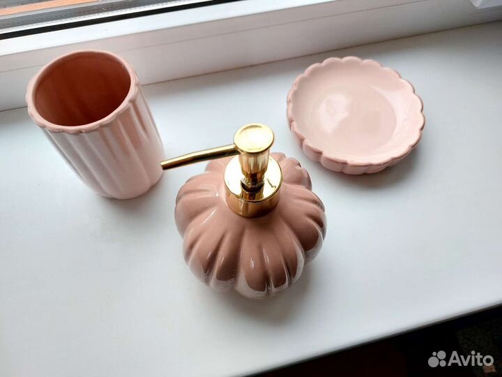 Набор для ванной (мыльница, стаканчик, дозатор)