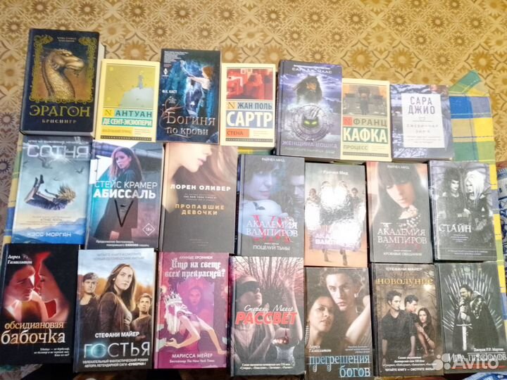 Сара дж Маас, Сара Джио, Райчел Мид, Стефани Майер