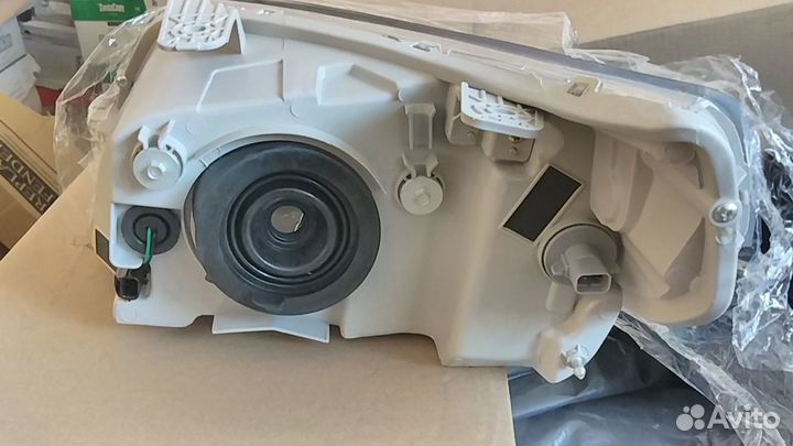 Фара правая Chevrolet Aveo T 255