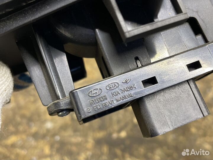 Hyundai i30 кнопка стеклоподъемника