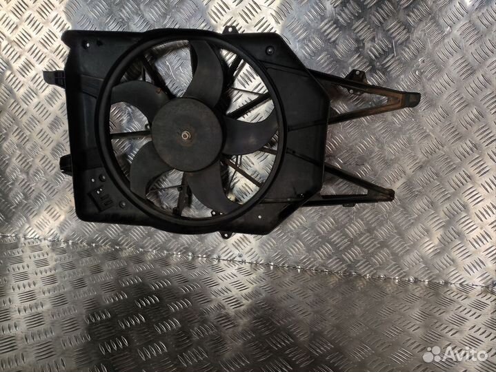 Вентилятор охлаждения двигателя на Ford Focus 1