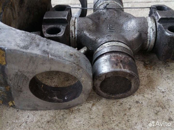 Кардан на бульдозер камацу D65E