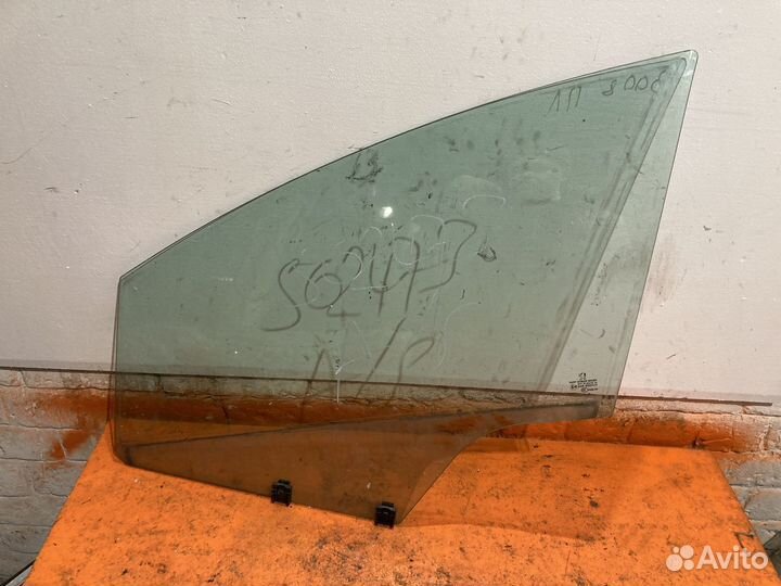 Стекло двери переднее левое Peugeot 3008