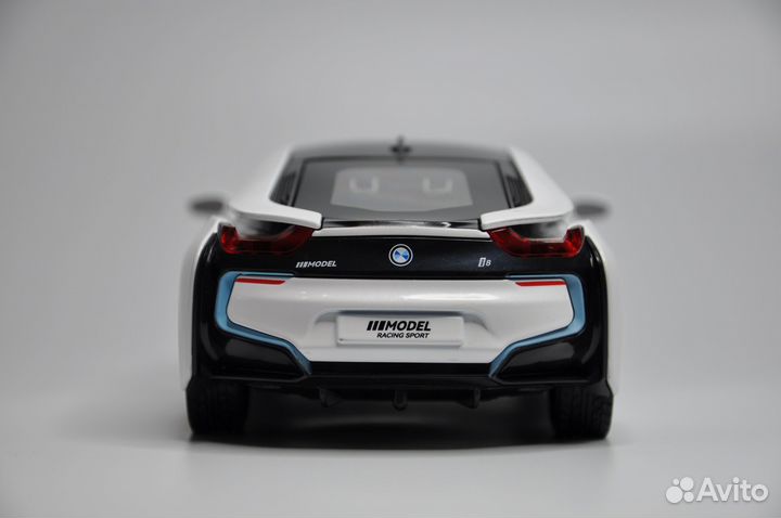 Модель автомобиля BMW i8 металл