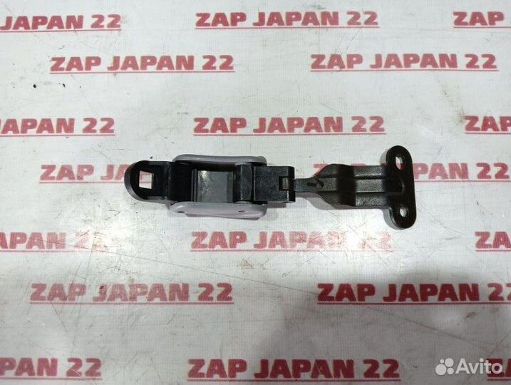 Замок стекла задний правый Toyota Lite Ace Noah