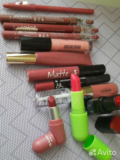 Косметика пакетом помады
