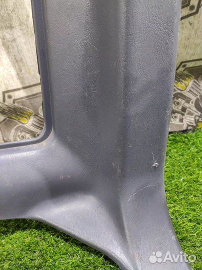 Обшивка багажника задняя правая Toyota Land