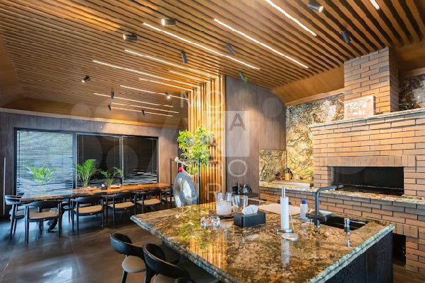 Коттедж 750 м² на участке 28 сот.