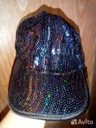 Бейсболка блестящая с паетками Новая