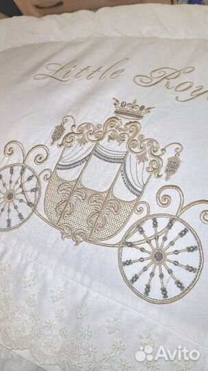 Комплект в кроватку очень красивый