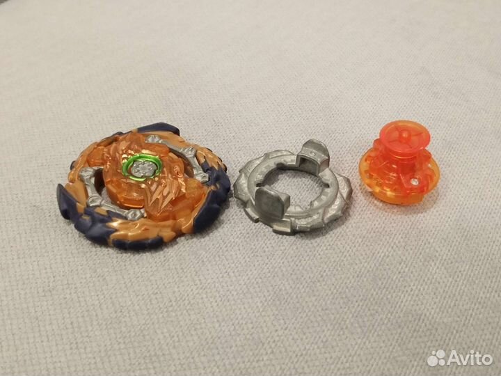 2 волчка бейблейд