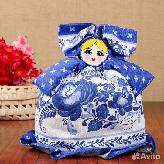 Грелка на чайник 'Барыня', средняя, гжель