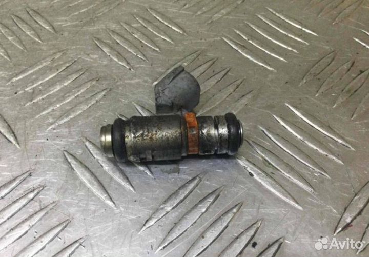 Форсунка Volkswagen Golf 4 1.4 036031G