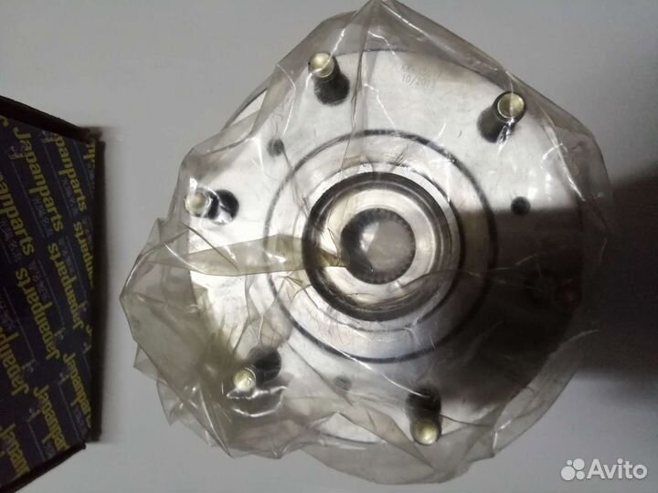 Ступица колеса передняя с подшипником KK15017