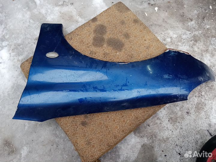 Крыло переднее левое на Пежо 206