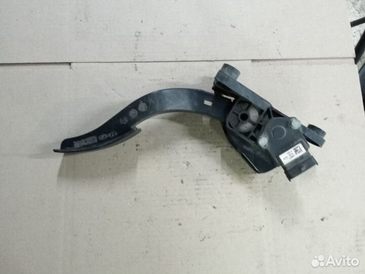 Педаль газа Hyundai Solaris G4FC 2013