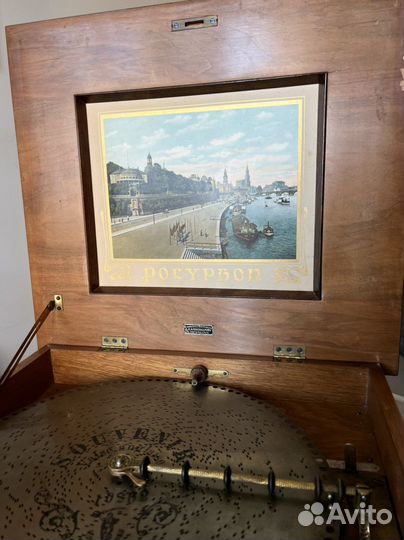 Старинная музыкальная шкатулка