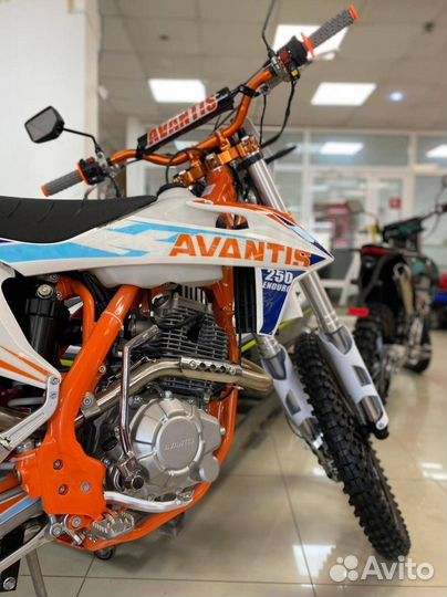 Мотоцикл эндуро Avantis Enduro 250 витрина