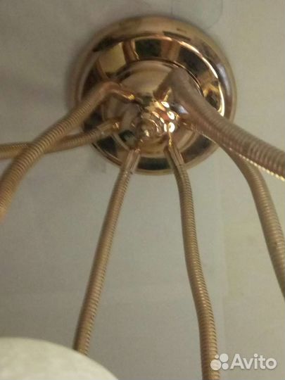 Люстра потолочная подвесная. Регулируемая плафоны