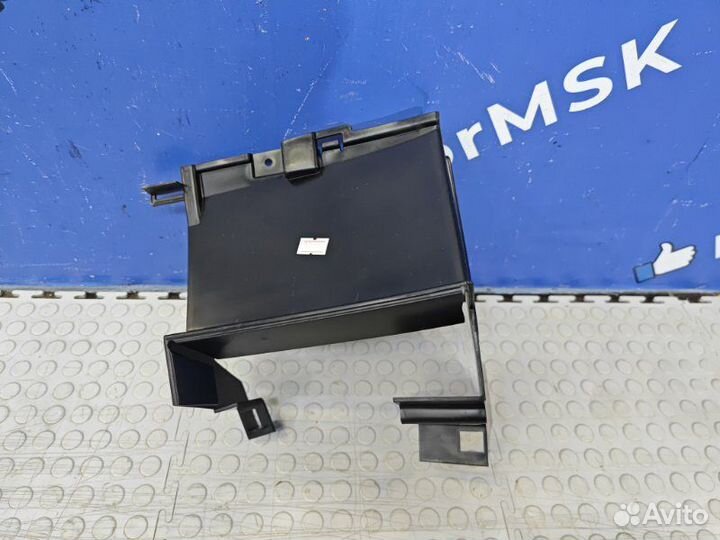 Дефлектор радиатора Renault Duster