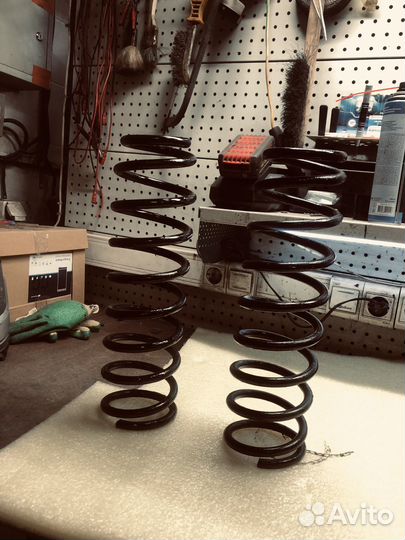Продам задние прижины Б/у